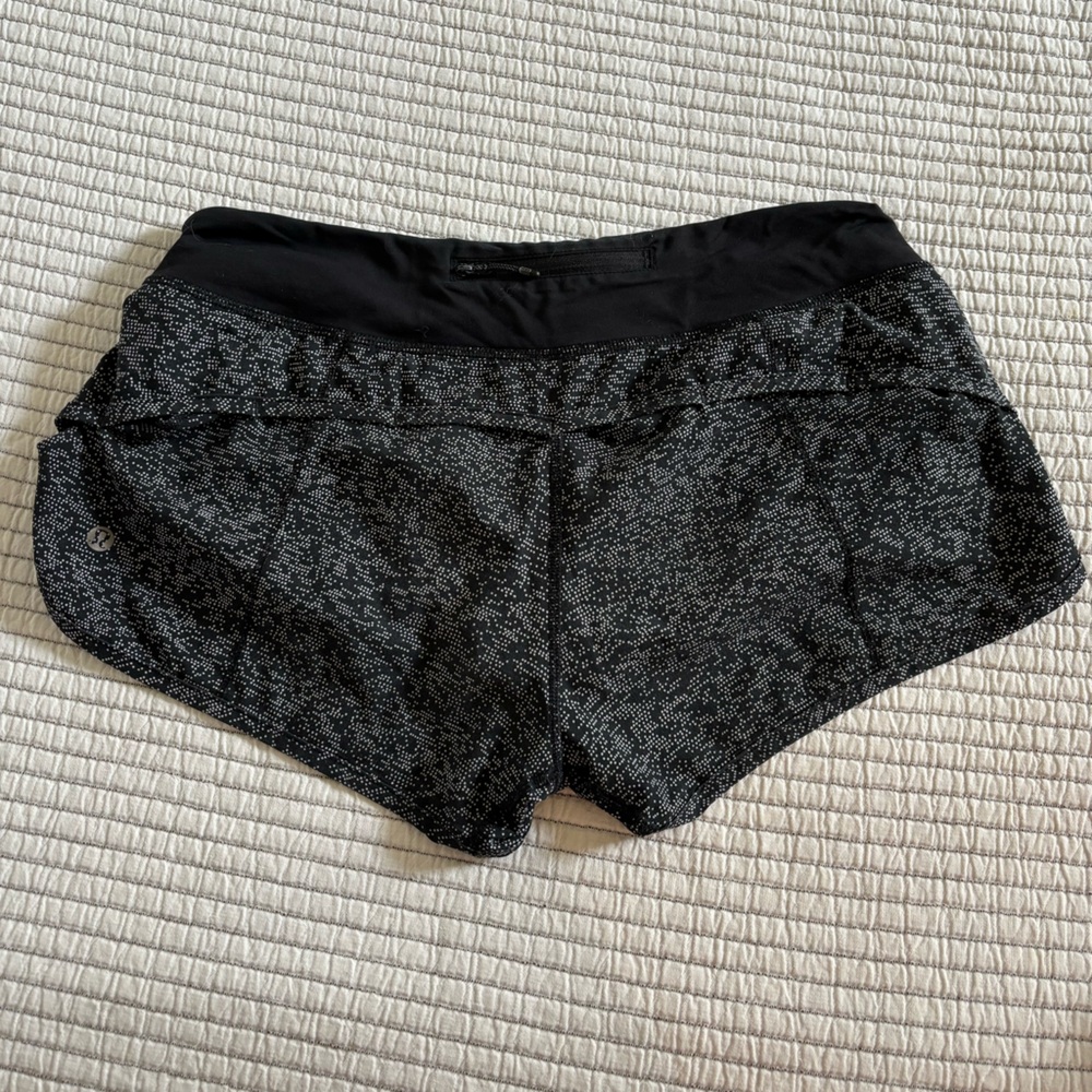 OG Lululemon Speed Up Shorts size 6. Inseam 2.5